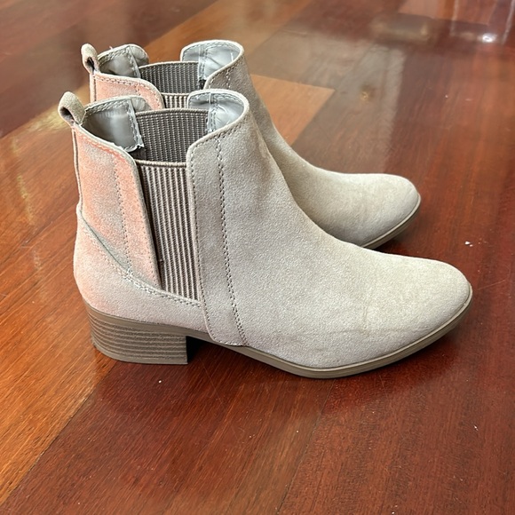 Francesca’s Qupid ankle boots - Picture 2 of 4